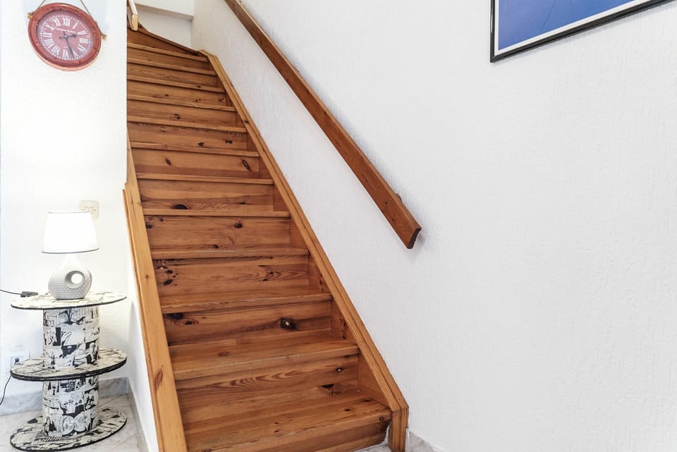 Wood, Building, Window, Wood Stain, Hardwood, Gas, Varnish, Plank, Shelving, Plywood