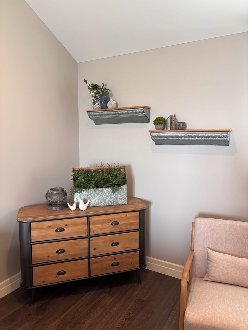 2nd Floor Bedroom - King bed