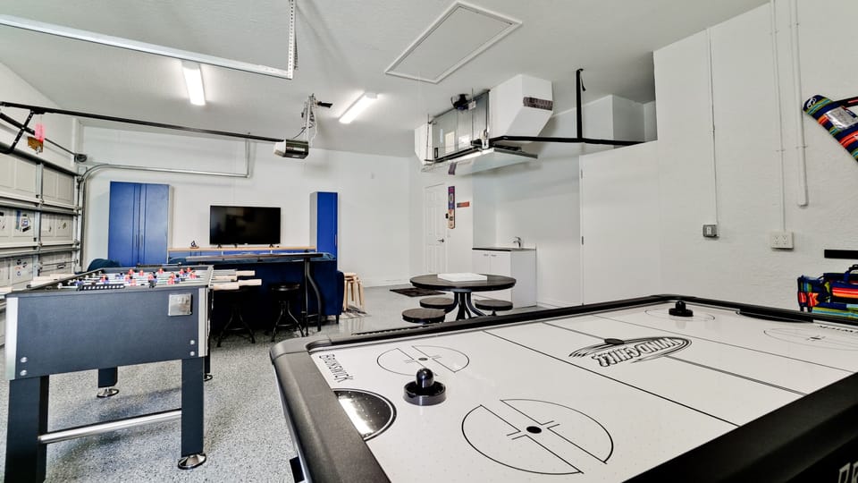 600 sq ft rec room