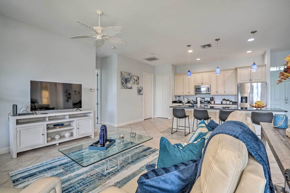 Living Area | Cable TV | Free WiFi