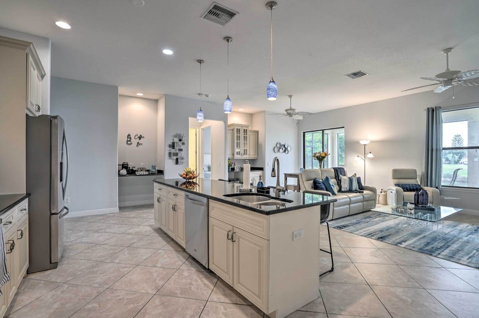 Kitchen | Breakfast Bar w/ Seating