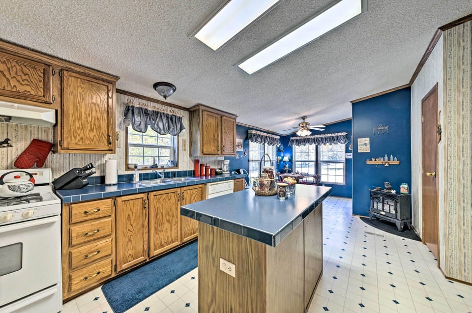 Fully Equipped Kitchen | Toaster