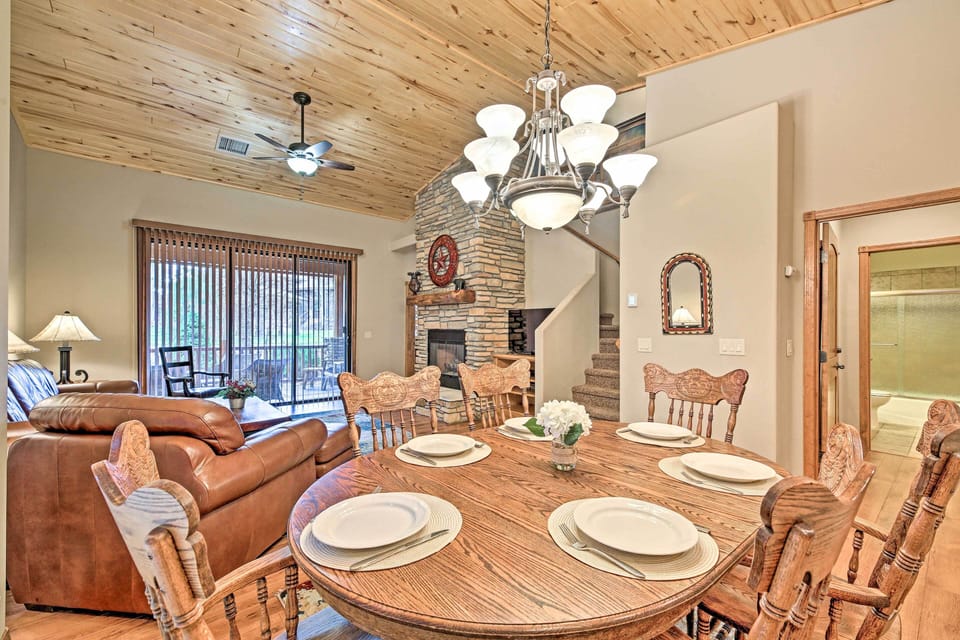 Dining Area | Dishware & Flatware Provided