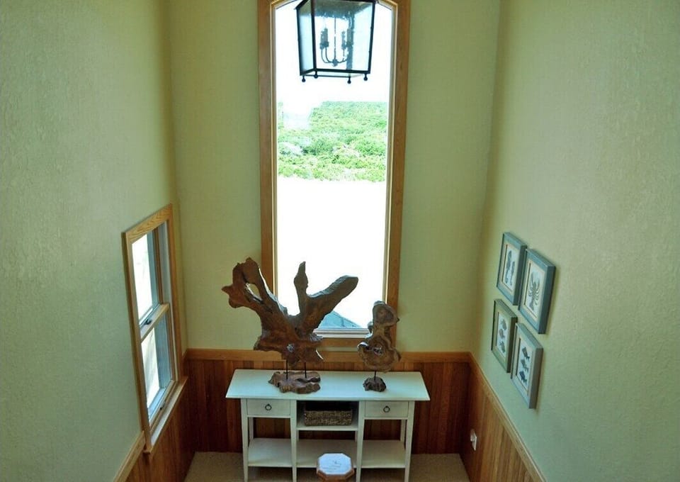 Beautiful stairway art!! - Beautiful stairway art!!