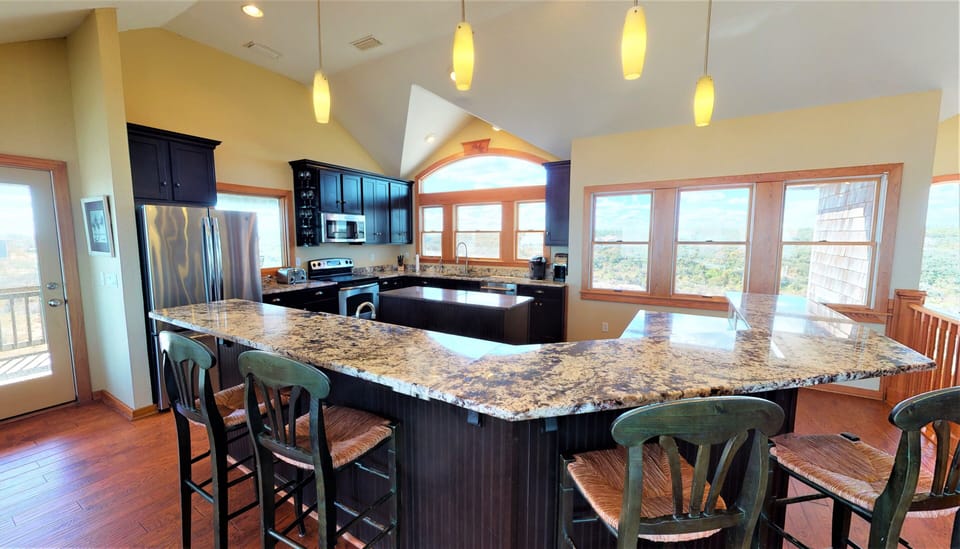 Kitchen with island and bar seating - Kitchen with island and bar seating