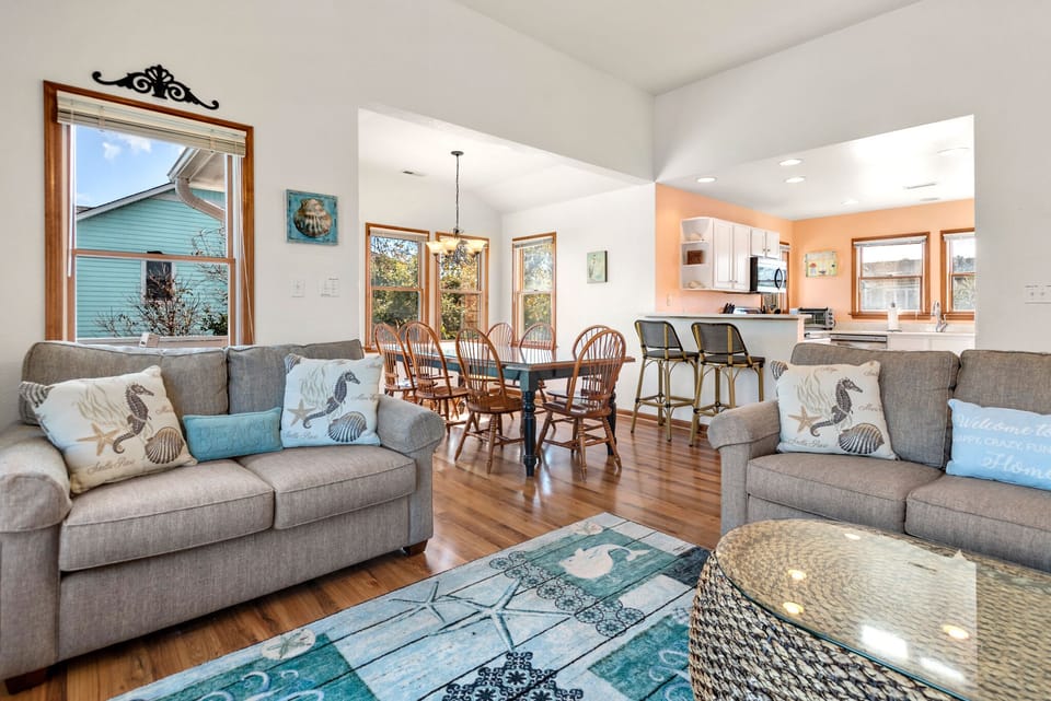 DU406: Ducktopia | Top Level Living Area