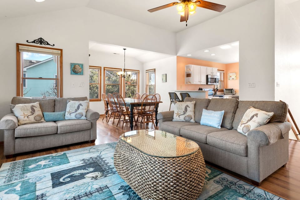 DU406: Ducktopia | Top Level Living Area