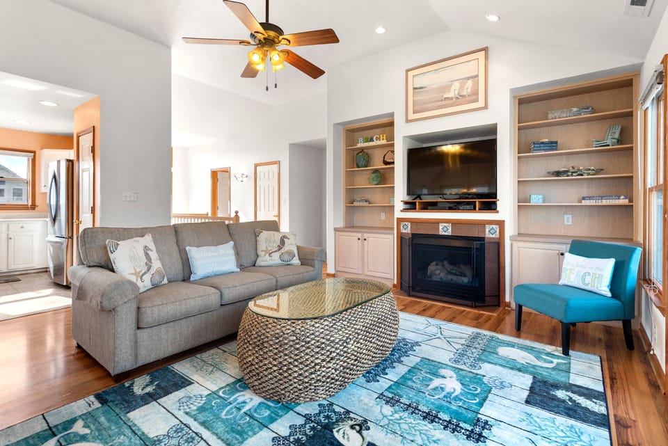 DU406: Ducktopia | Top Level Living Area