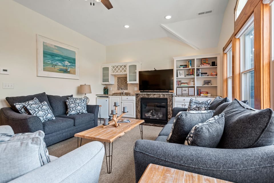 VOH68: Ocean Escape | Top Level Living Area - Fireplace Not Available For Guest Use