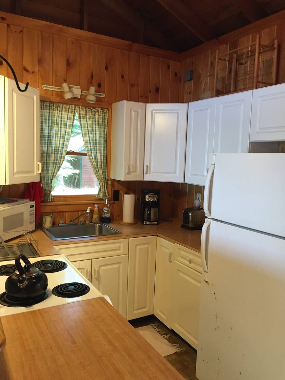 Full kitchen