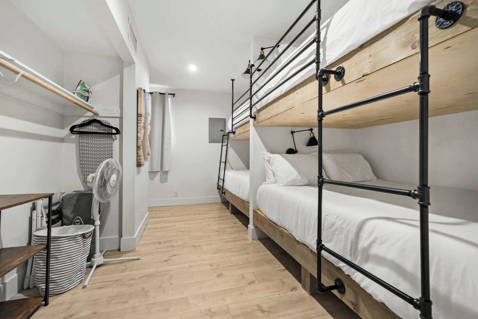 Guest Bedroom | Four Full Sized Beds