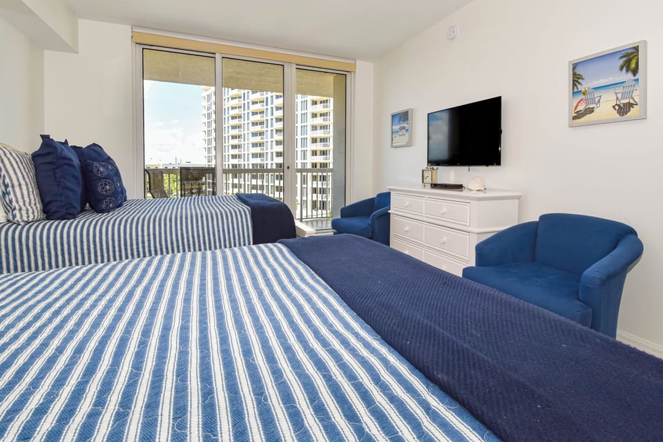 Silver Shells St. Maarten 504 - Guest Bedroom with North Facing Balcony