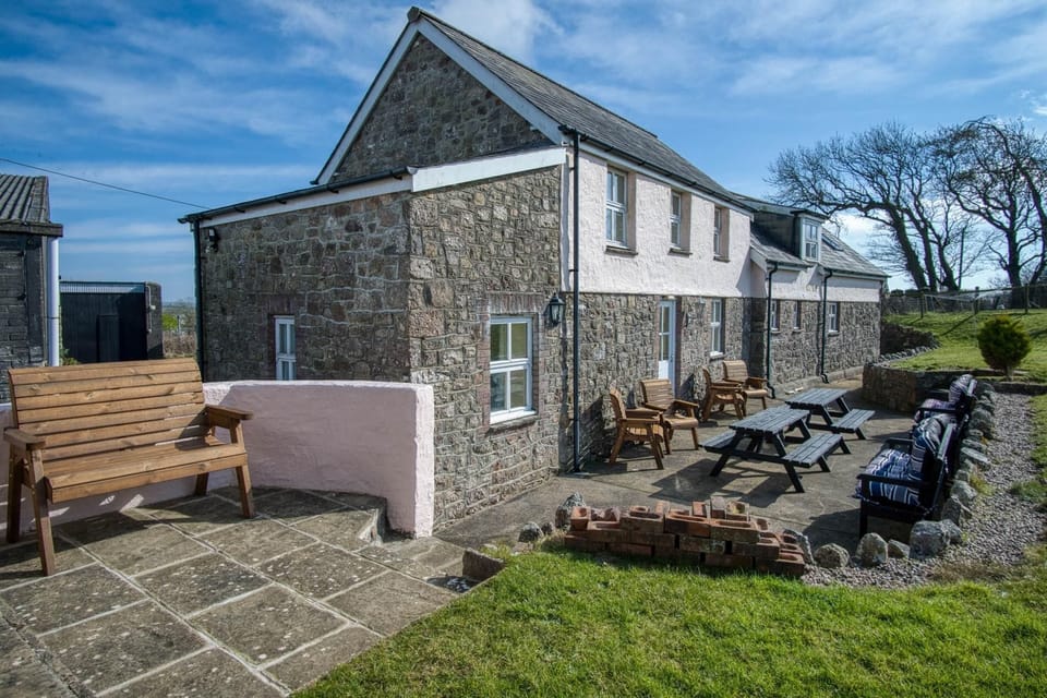 Bunk House - 4 Bedroom - Llangennith (6660)