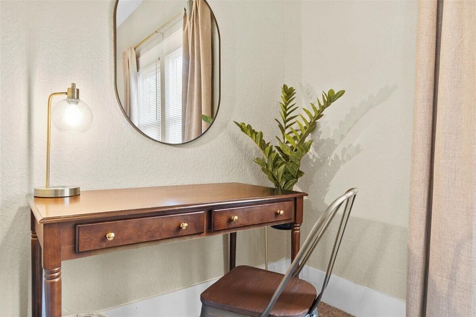 Bedroom 3 w 2 luggage racks & desk