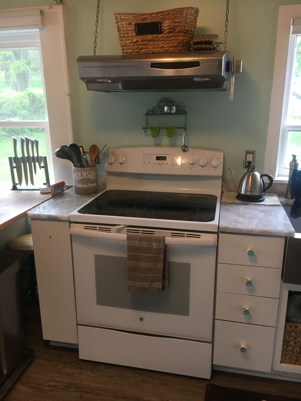 Kitchen Stove and Oven
