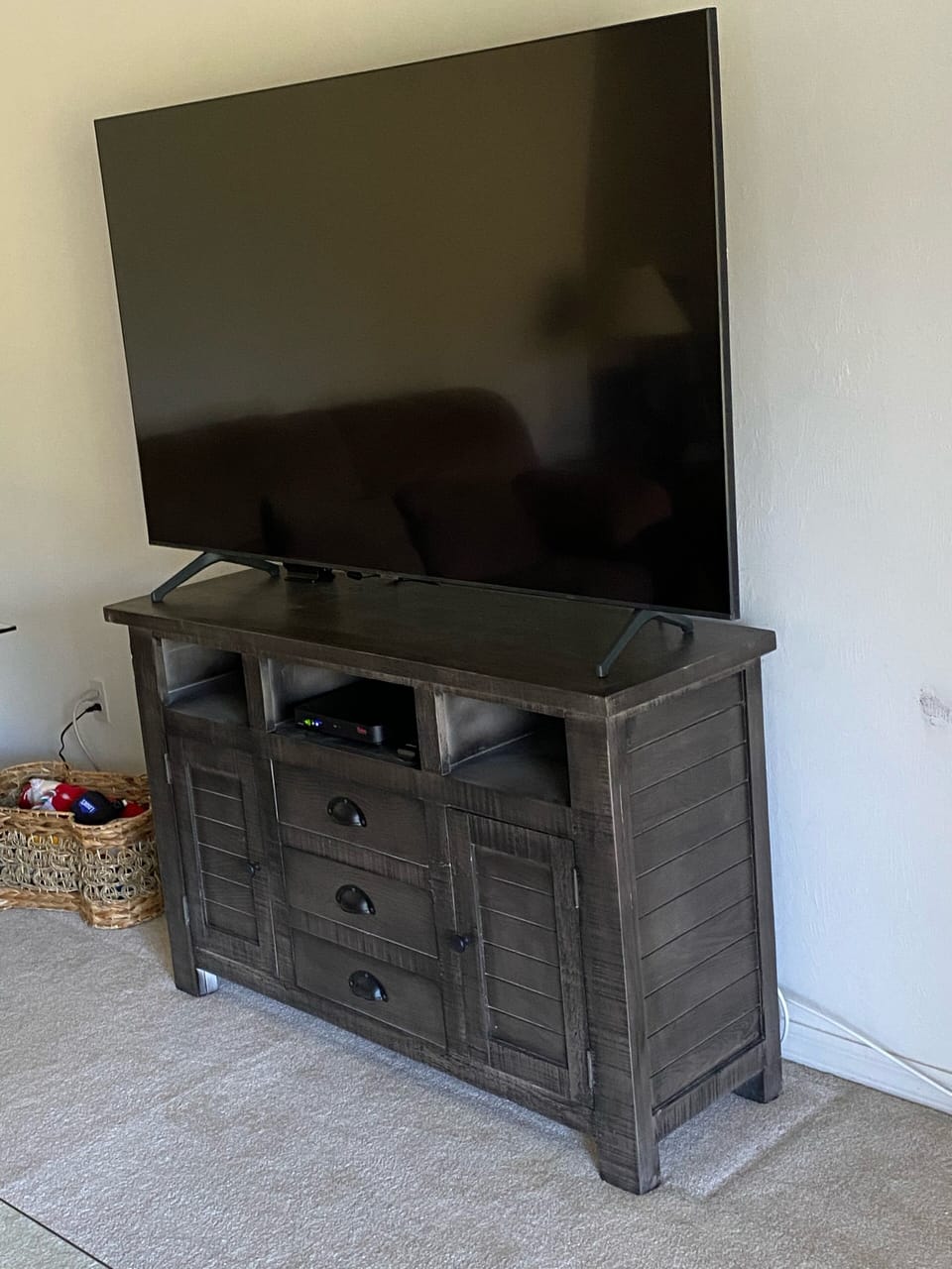 Living Room 65’ Smart TV