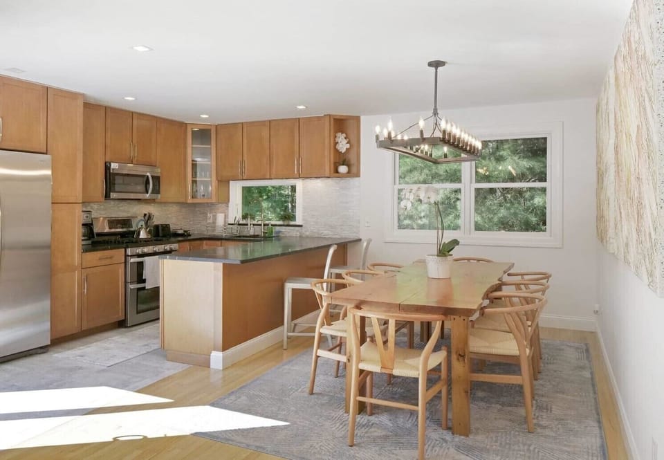 Full kitchen with island and dining area on upper level