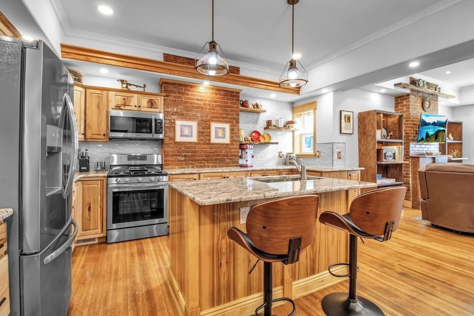 Kitchen with microwave, stove/oven, dishwasher, a Keurig, complimentary tea/coffee, and all the cooking essentials.  Everything you need!