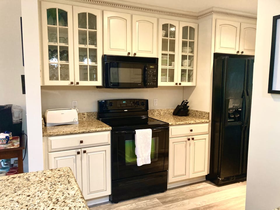 Updated appliances, well-stocked cabinets, and plenty of kitchen storage.