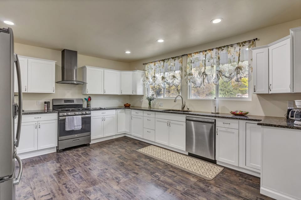 Fully equipped, large kitchen