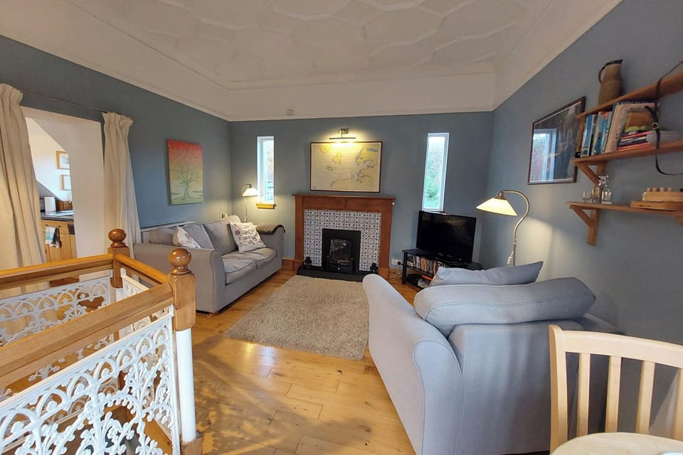 Bright and cozy living room.