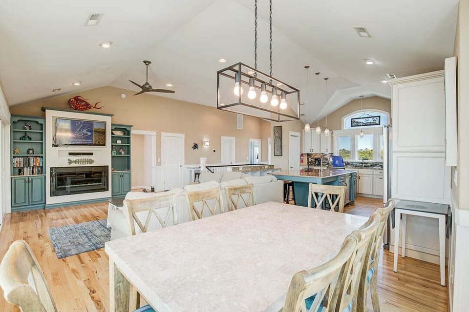 Top-Level Dining Room with Table (seats 8)