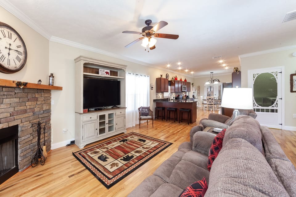 Flat  screen tv with Spectrum Cable
