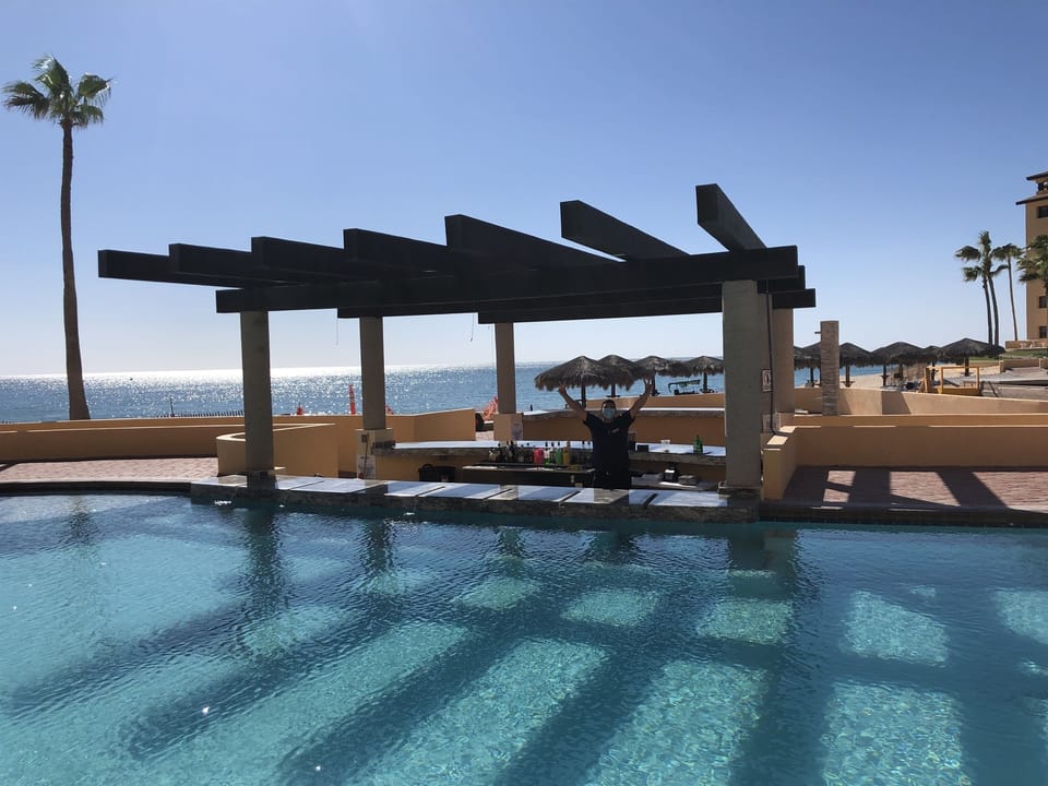 New Manta swim-up Pool bar at the “E” Pool