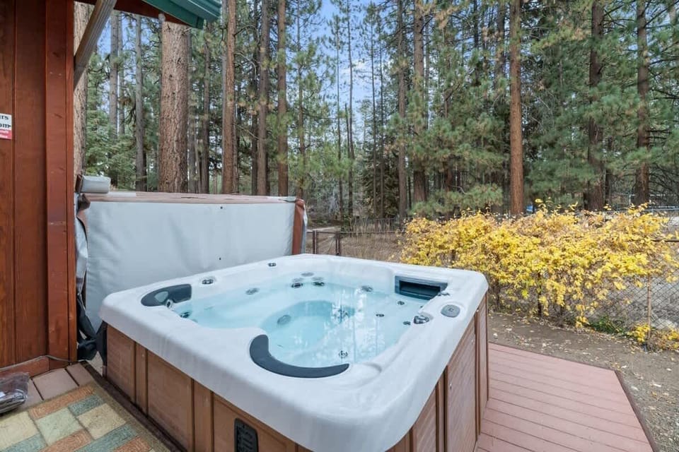 Hot Tub under the huge Pine Trees and Mountain bright stars.