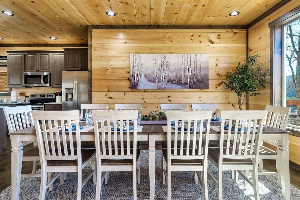 Seating for 10 plus an additional 4 at the Kitchen bar