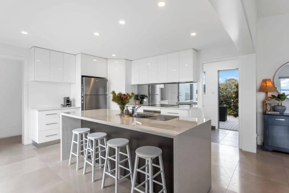 Whether you're preparing a casual meal or a feast with local produce, this kitchen has everything you need.

