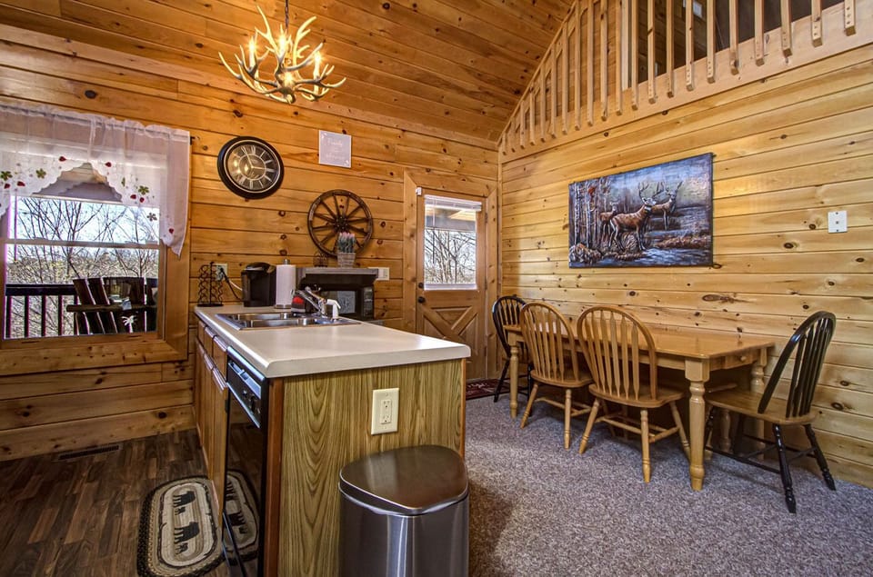 Kitchen/Dining Area