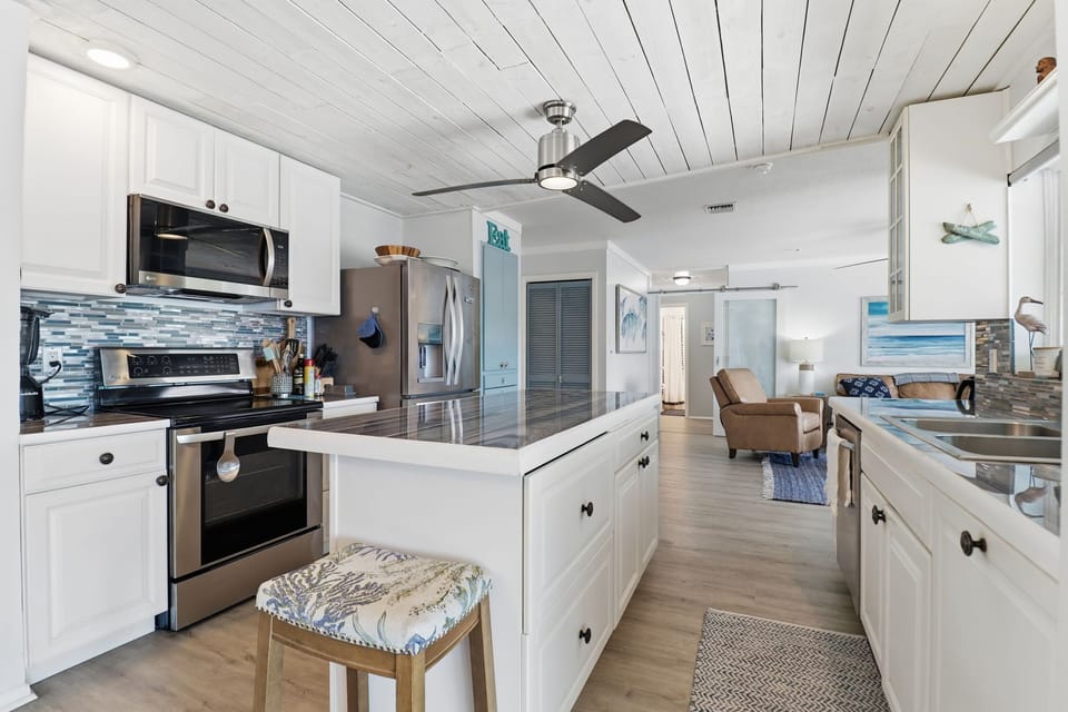 FULLY EQUIPPED OPEN KITCHEN - CENTRAL TO ALL ROOMS AND LIVING AREAS. 