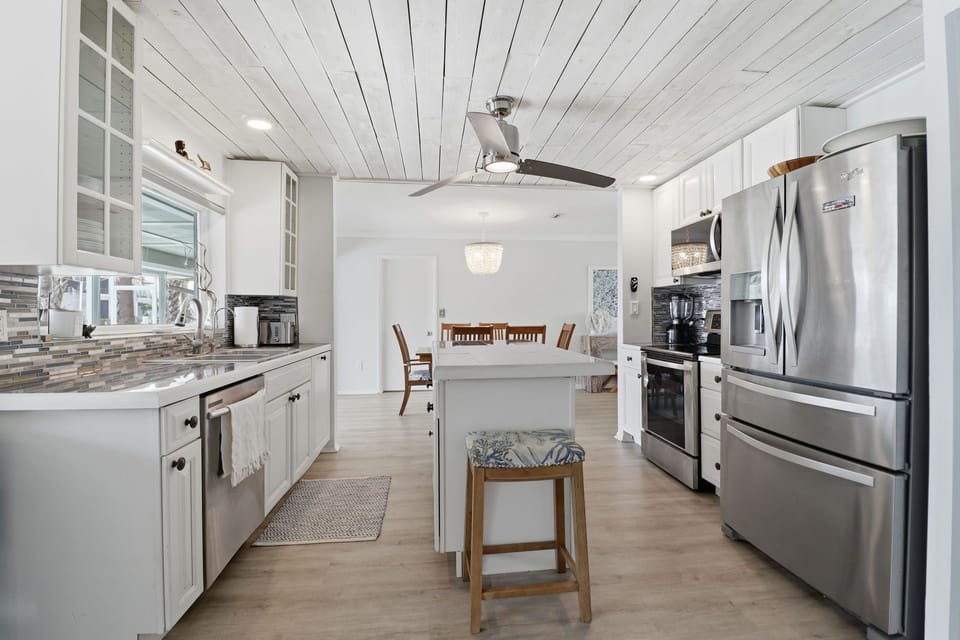 FULLY EQUIPPED OPEN KITCHEN - CENTRAL TO ALL ROOMS AND LIVING AREAS. 
