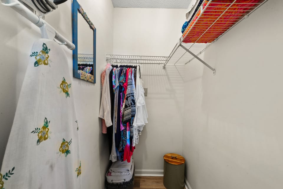Walk in closet 