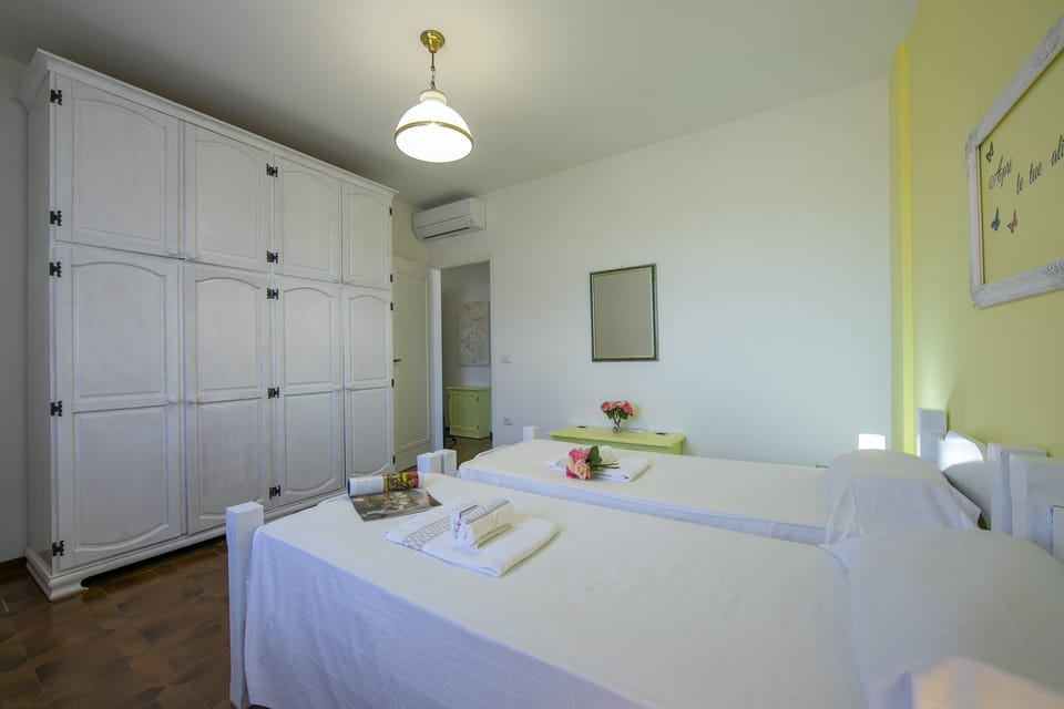 Twin bedroom