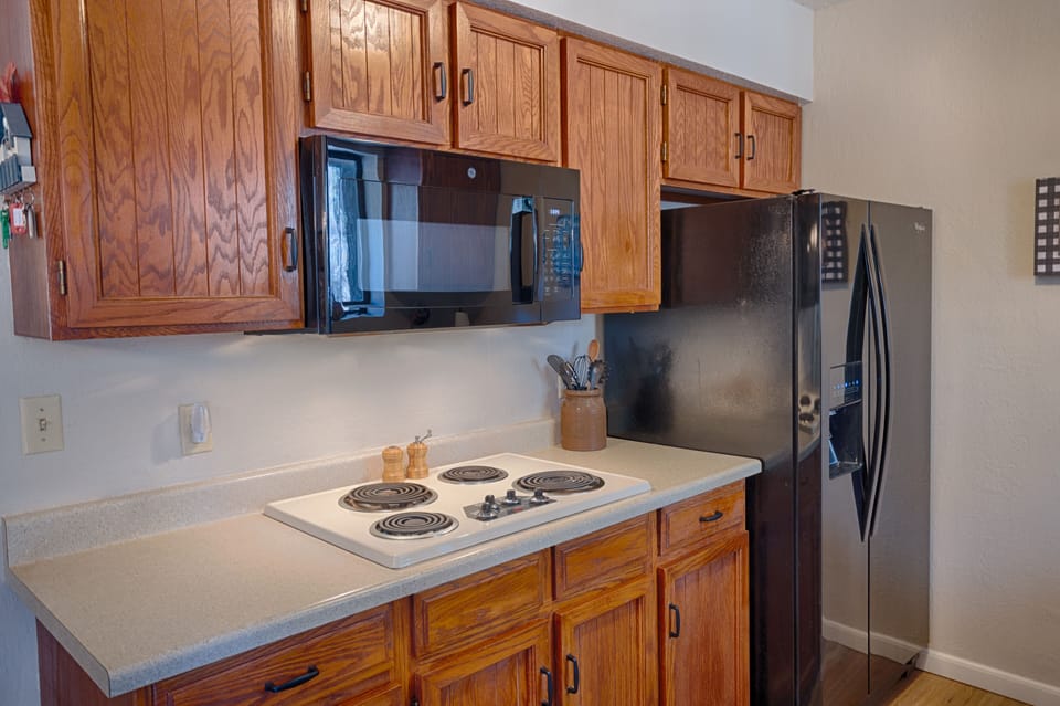 Cozy kitchen with microwave and fridge with filtered water & ice.