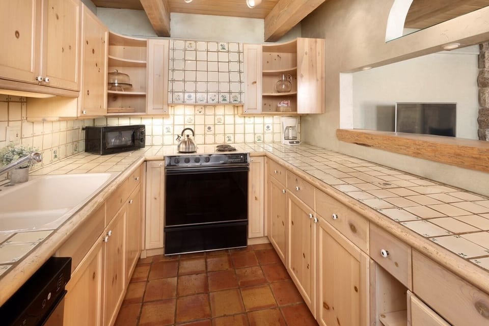  Cozy equipped kitchen