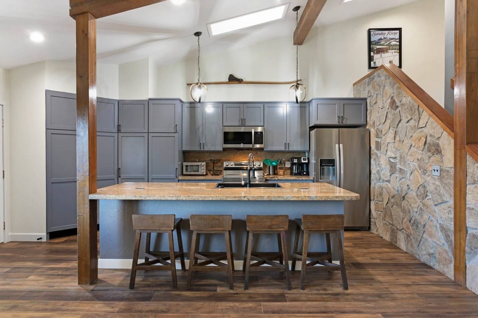 Newly Renovated Kitchen with Bar Seating for 4