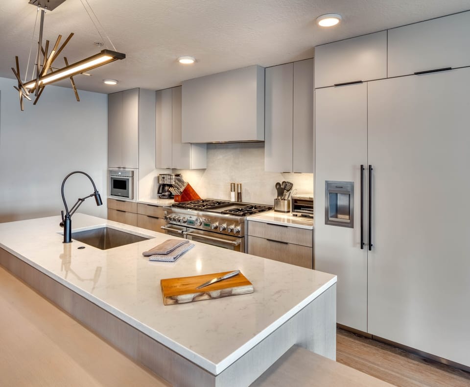 Gorgeous gourmet kitchen w/ Thermadoor 6 burner stove, griddle, and so much more