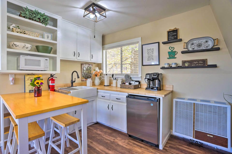 Kitchen | Farmhouse Sink | Drip Coffee Maker