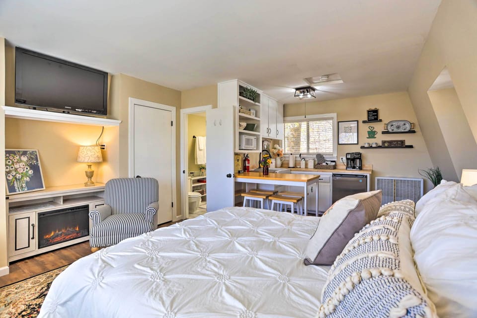 Sleeping Area | Electric Fireplace