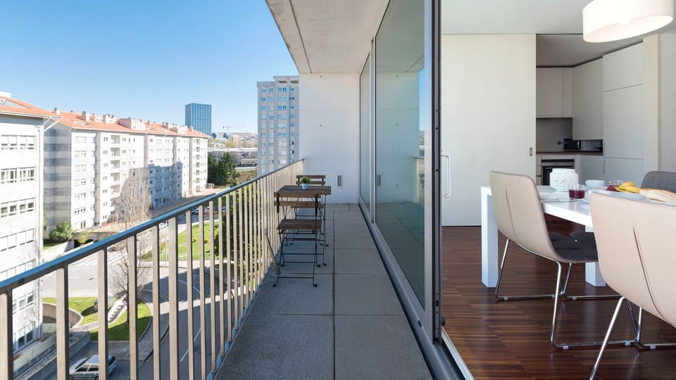 Enjoy your morning coffee or an evening drink on the private balcony, offering refreshing city views and a perfect spot to soak up the sun. The sliding glass doors seamlessly connect indoor comfort with outdoor tranquility.