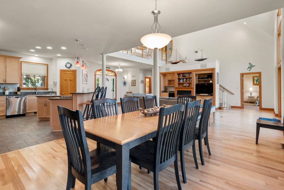 CC051: Good Vibrations | Bottom Level Dining Area