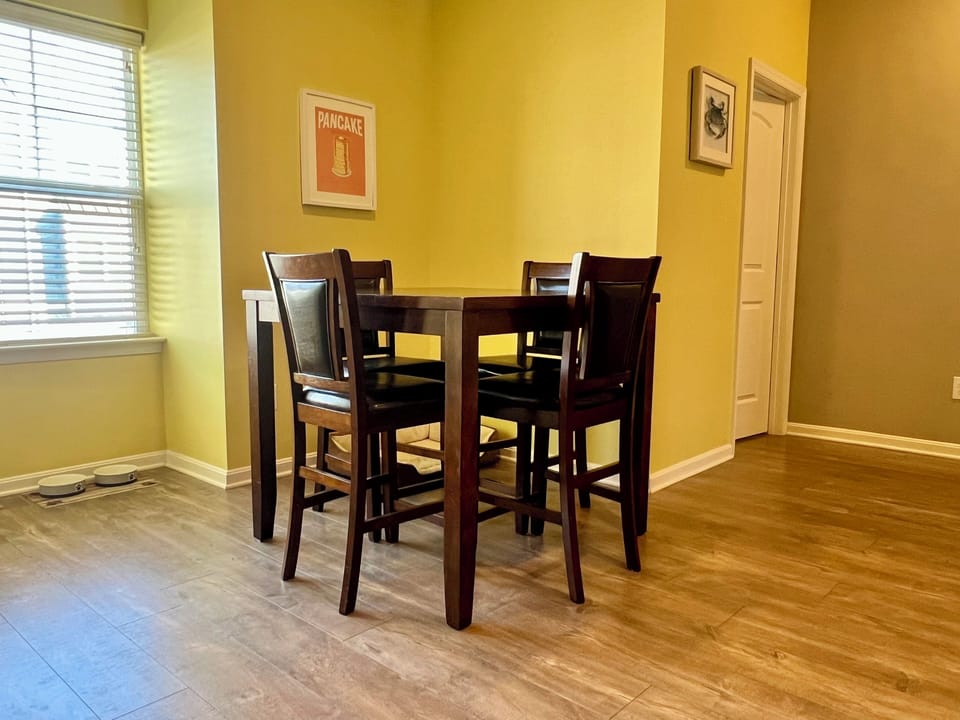 Breakfast Table in Kitchen