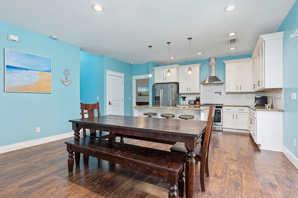 Dining Area - Seating for Six - First Floor