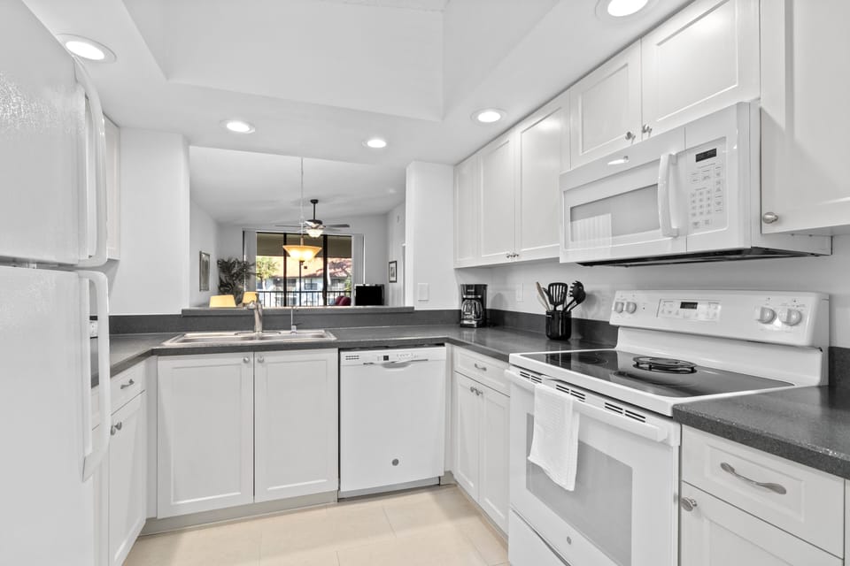 Fully stocked kitchen—cook, dine, and feel at home