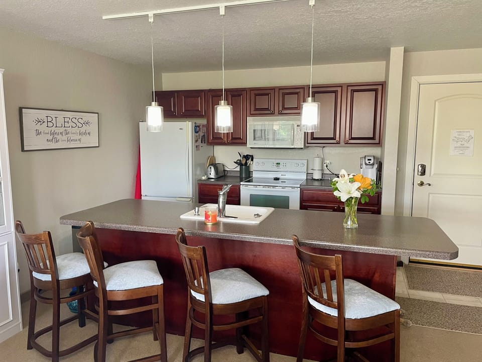 Full kitchen