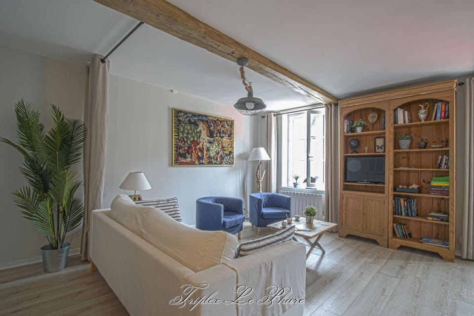 Triplex Le Phare - Sitting area, TV
