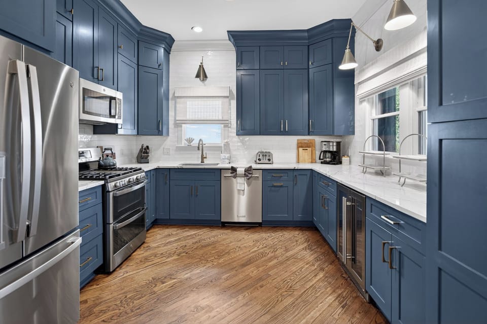 Kitchen - Fully Stocked Kitchen and Modern Appliances